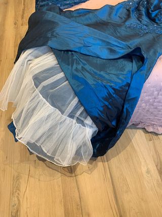 Vestido de fiesta azul y negro