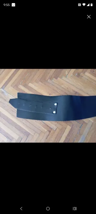 Cinturón de piel vintage, años 80, en color negro.