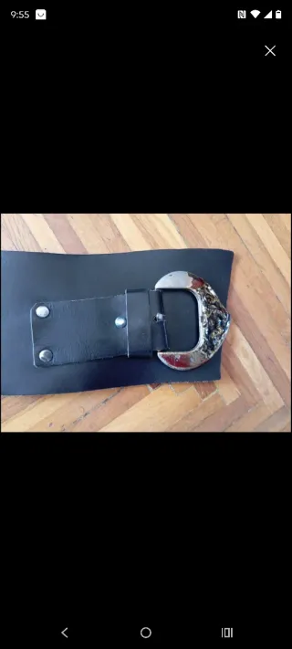 Cinturón de piel vintage, años 80, en color negro.