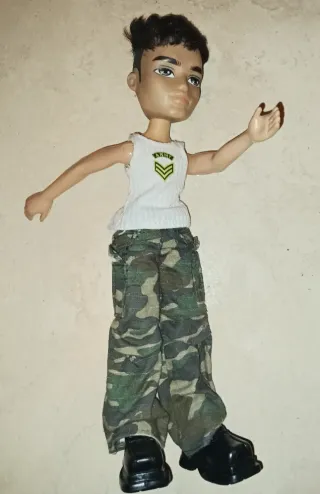 Muñeco Bratz estilo militar