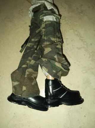 Muñeco Bratz estilo militar