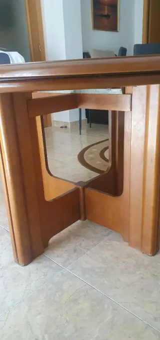 Mesa de comedor redonda de madera