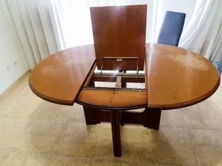 Mesa de comedor redonda de madera