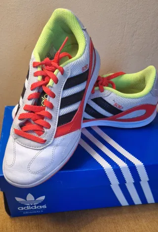Zapatillas Adidas Sala niño rojas y blancas