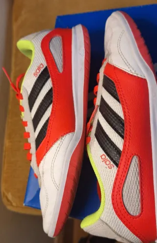 Zapatillas Adidas Sala niño rojas y blancas
