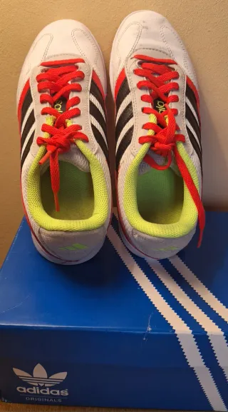 Zapatillas Adidas Sala niño rojas y blancas