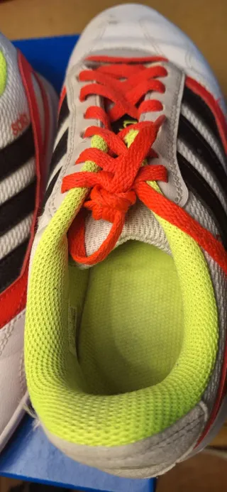 Zapatillas Adidas Sala niño rojas y blancas