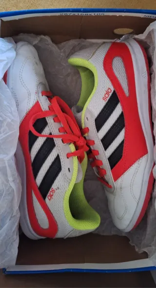 Zapatillas Adidas Sala niño rojas y blancas