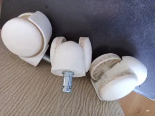 Ruedas de plástico blancas para muebles