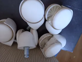 Ruedas de plástico blancas para muebles