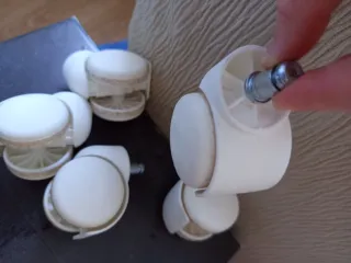 Ruedas de plástico blancas para muebles