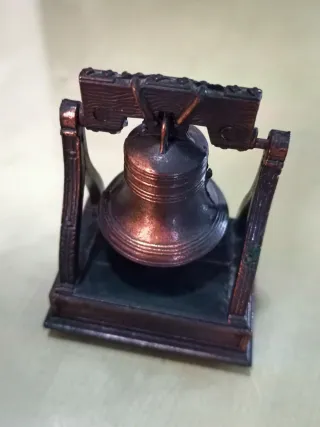 Sacapuntas Metálico Vintage forma de Campana