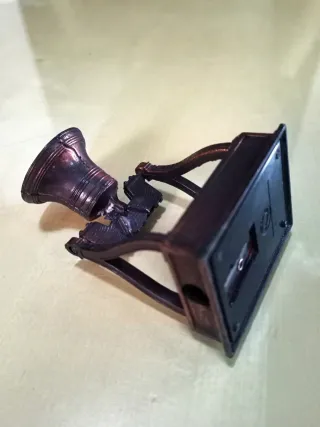 Sacapuntas Metálico Vintage forma de Campana