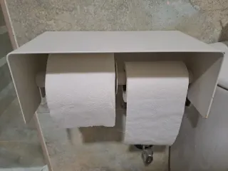 Portarrollos Doble Blanco con Estante (Diseño Indu