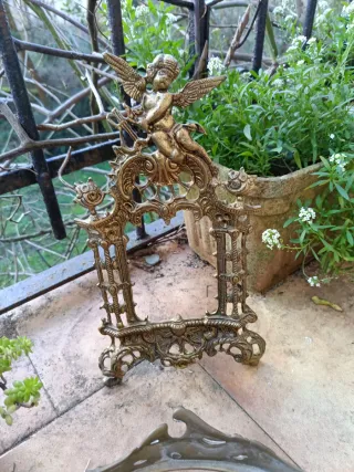 Atril y bandeja de bronce