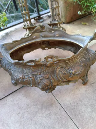 Atril y bandeja de bronce