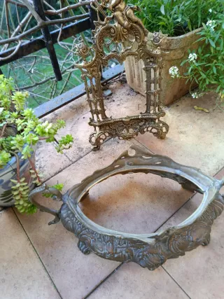 Atril y bandeja de bronce