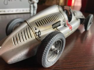 CMC Auto Union Typ D 1:18 Dirty Hero