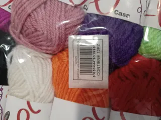 12 gomitoli di lana colorata