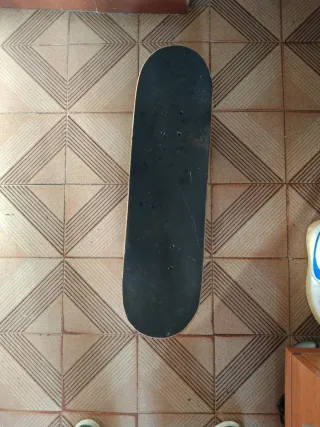 Patineta Oxelo con diseño de demonio