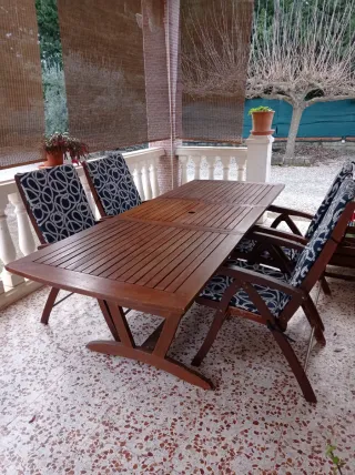 Mesa de terraza con 4 sillones