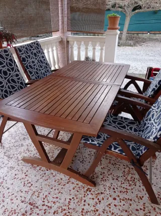 Mesa de terraza con 4 sillones