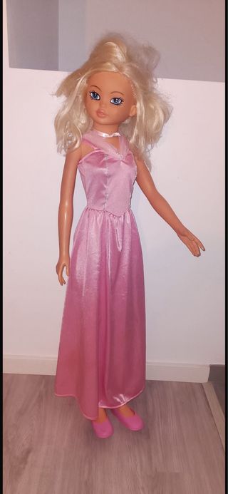 Muñeca grande vestido rosa