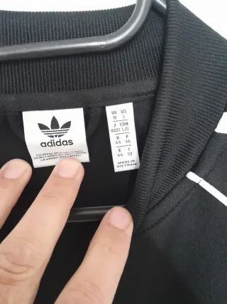 Chaqueta Adidas Negra con Rayas Blancas