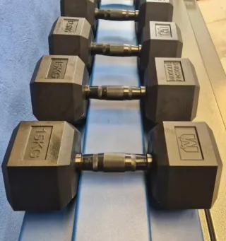 Mancuernas hexagonales 1x 15kg uretano, asa negra