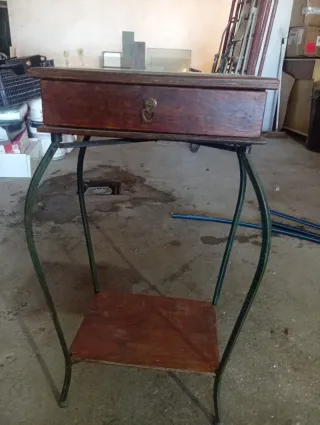 Mesa auxiliar madera y hierro