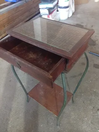 Mesa auxiliar madera y hierro