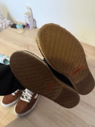 Zapatillas de ante azul con flecos