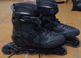 Patines negros con protecciones