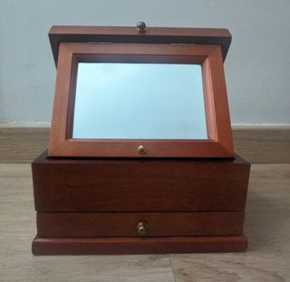 Joyero de madera vintage con espejo