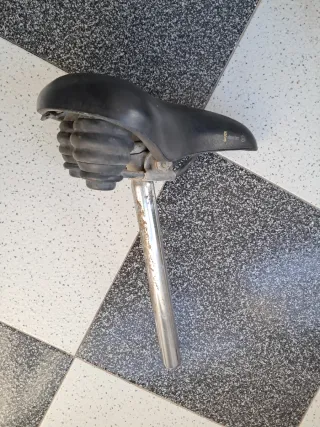 Sillín de bicicleta negro