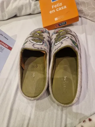 Zapatillas casa niño Garzón dinosaurio espacial