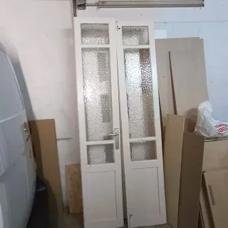 Puertas antiguas esmaltadas blancas
