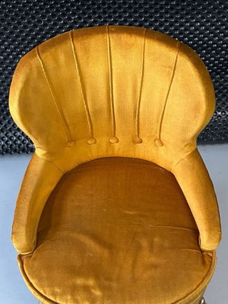 Butaca vintage terciopelo amarillo