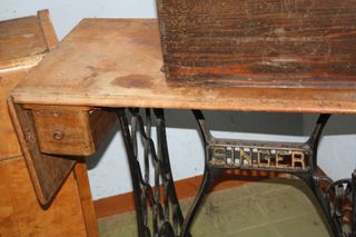 Macchina da cucire Singer antica