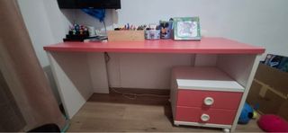 Dormitorio infantil con cajones