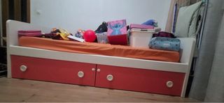 Dormitorio infantil con cajones