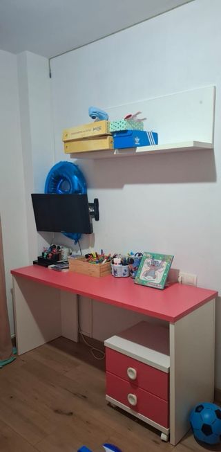 Dormitorio infantil con cajones