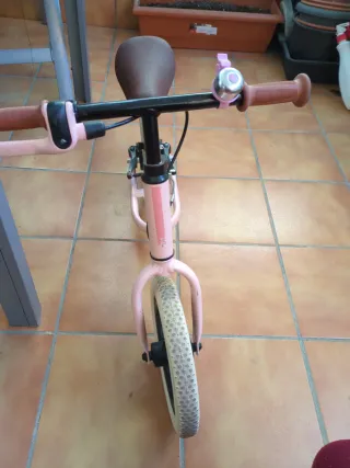 Bicicleta de aprendizaje rosa