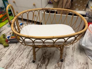 Moisés de mimbre con colchón