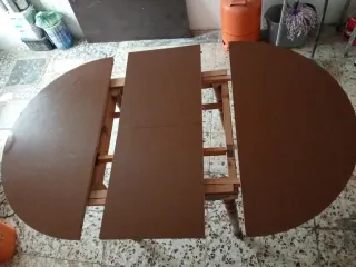 Mesa redonda de madera extensible