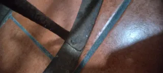 Rueda antigua de hierro hecha a mano