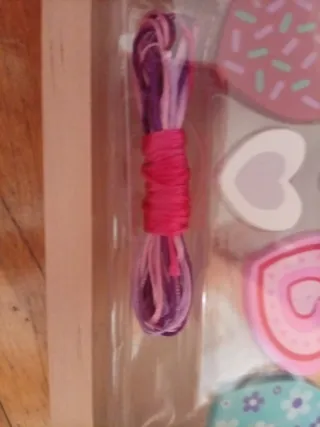 Set de pulseras y abalorios corazón