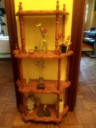 Estantería pequeña de madera