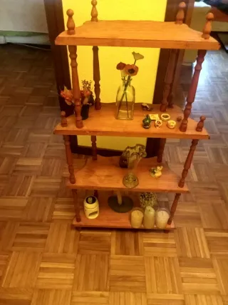 Estantería pequeña de madera