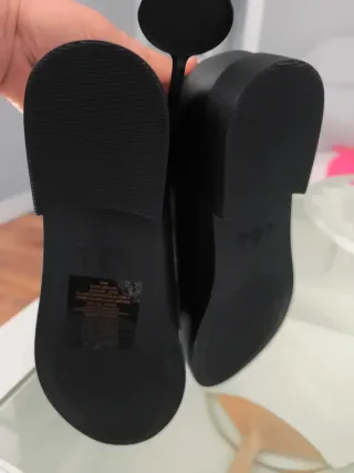 Mocasines negros Primark cadena dorada T.39